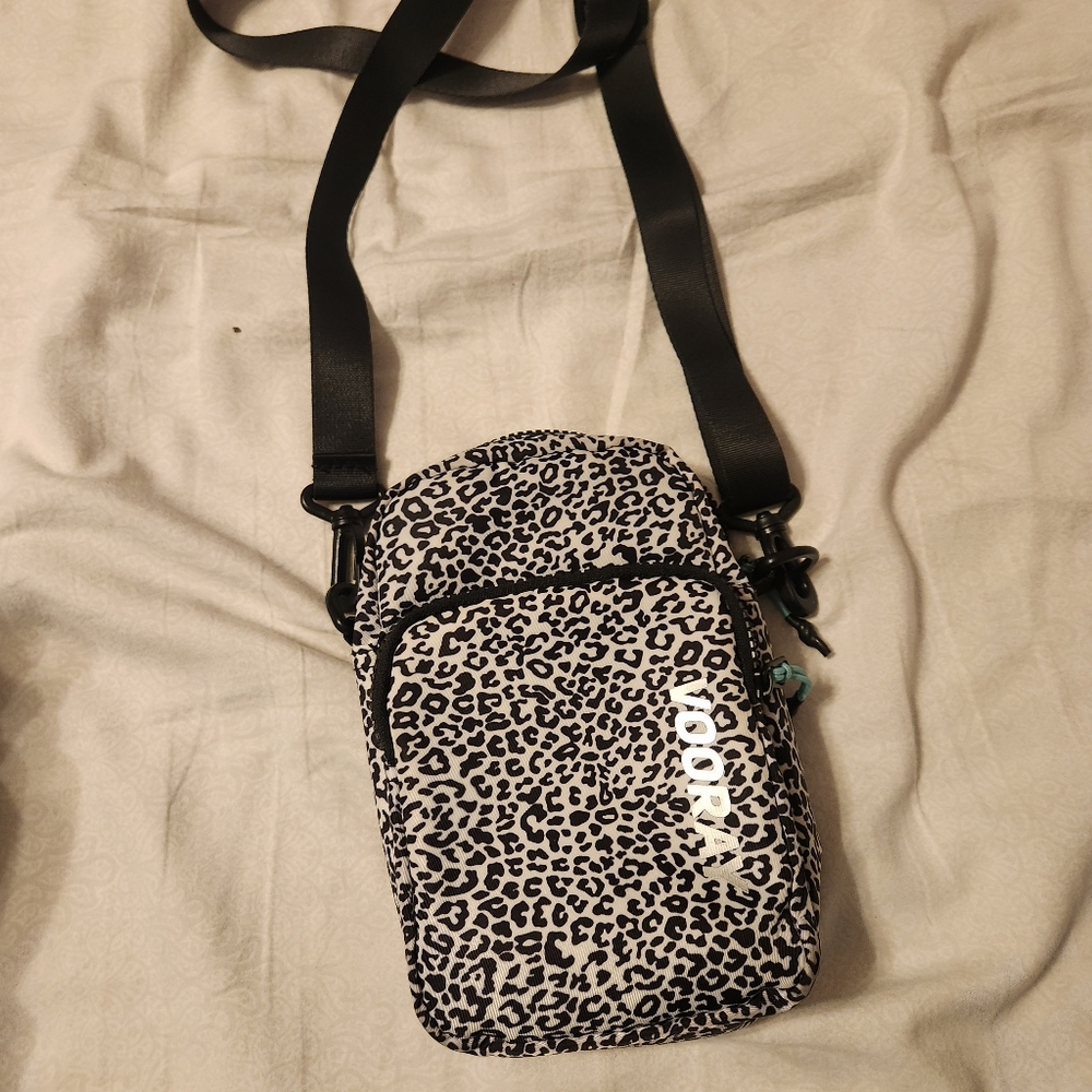 Voory cross body